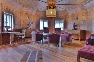 Red Salon